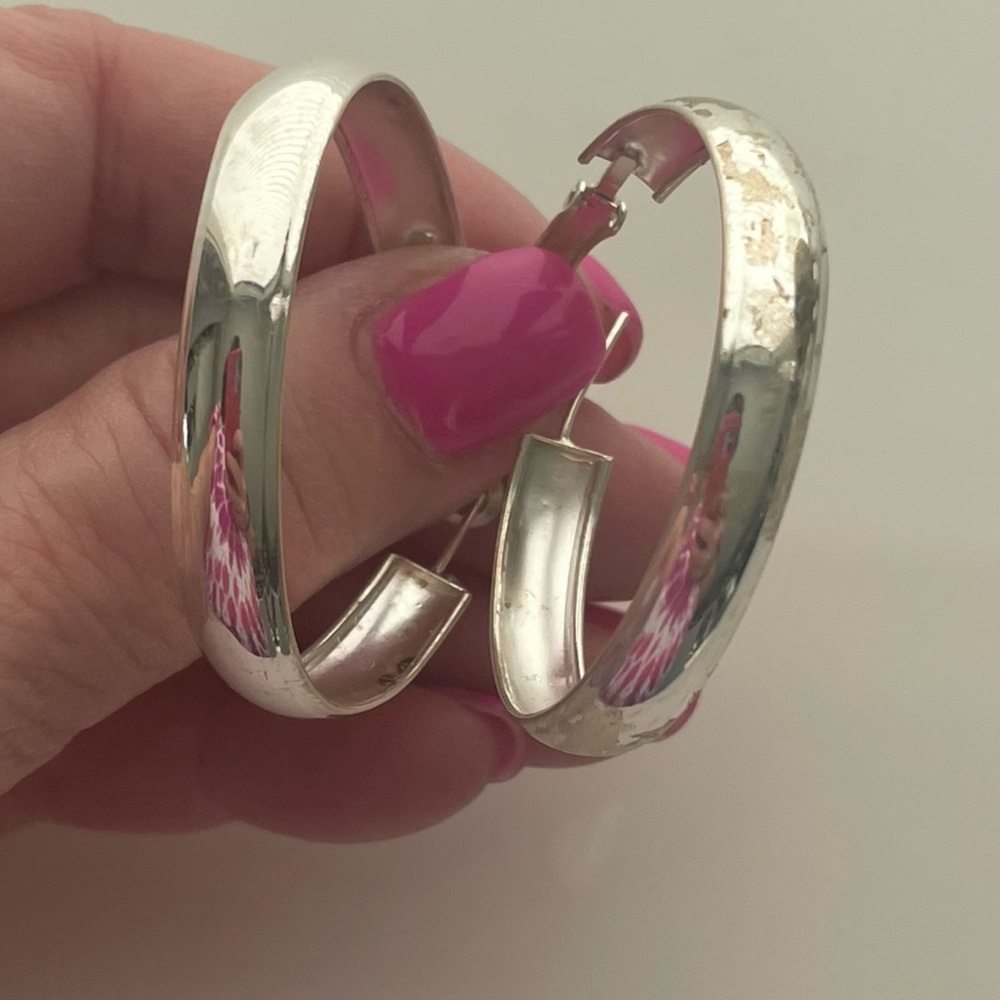 Chic Polished Silver Hoop Earrings - Picture 2 of 6